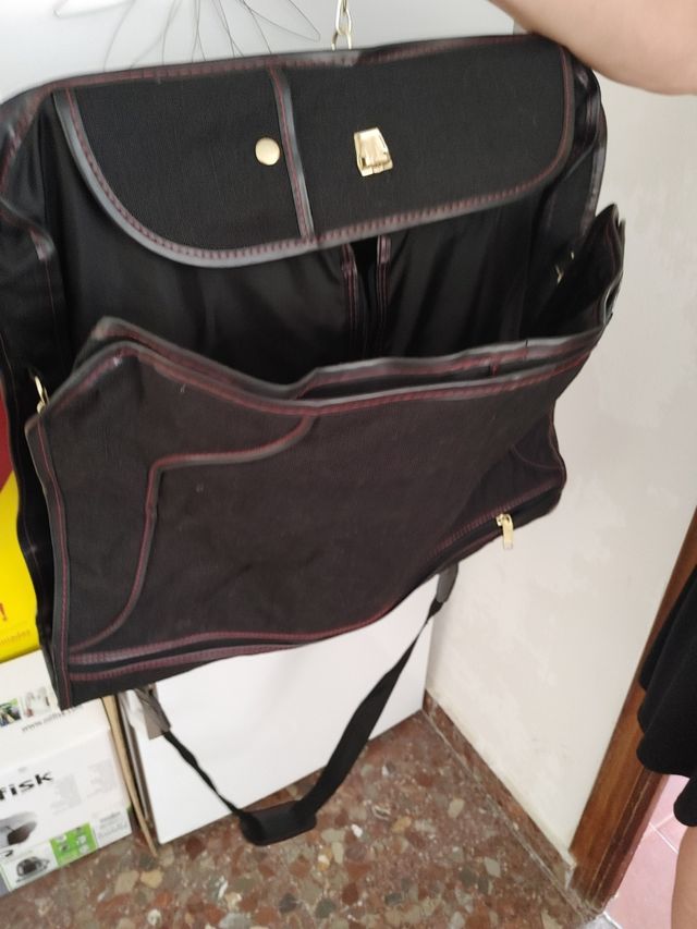 porta y guarda de trajes