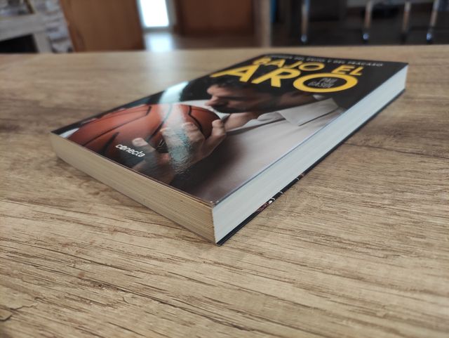 Libro "Bajo el aro". Pau Gasol