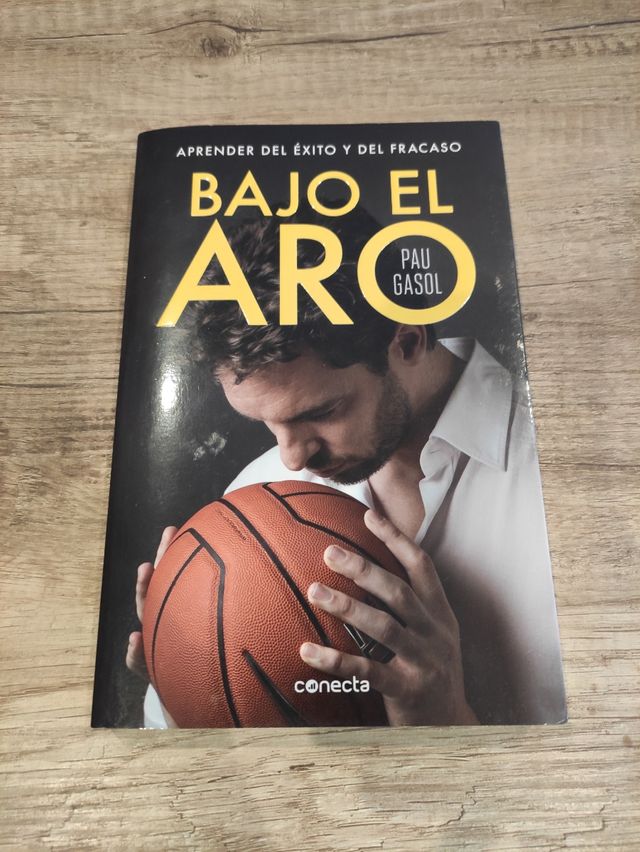 Libro "Bajo el aro". Pau Gasol