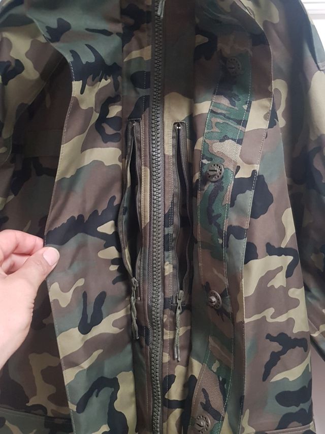 CHAQUETA CAMUFLAJE