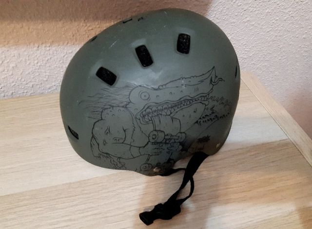 Patinete medium y casco