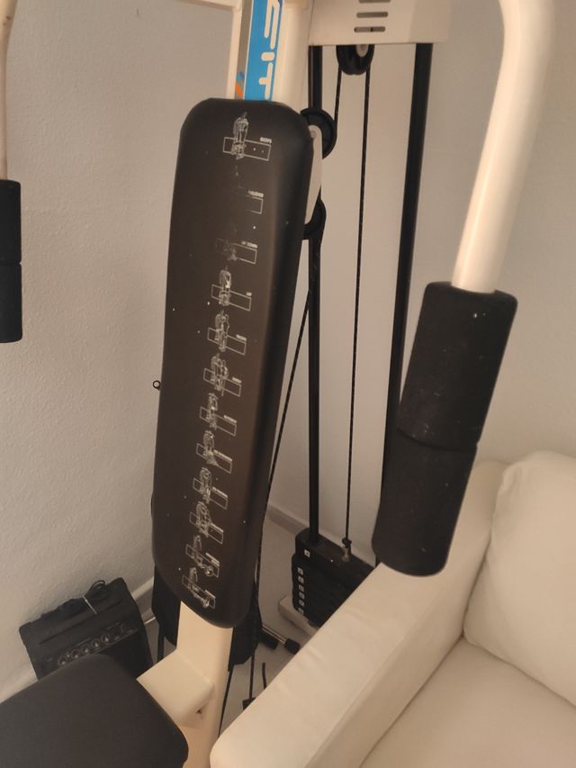 maquina gimnasio pesas BH nueva