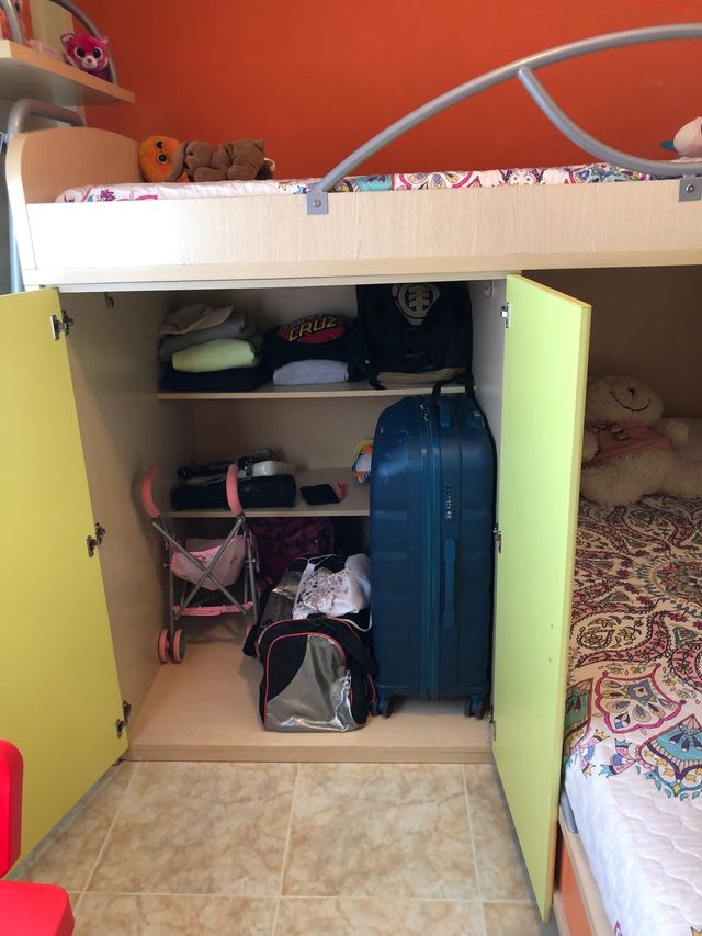 Fantásticas literas con armario debajo y cajones