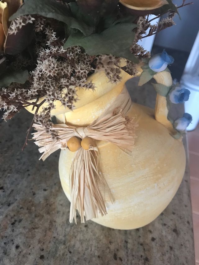 Jarrón con flores secas