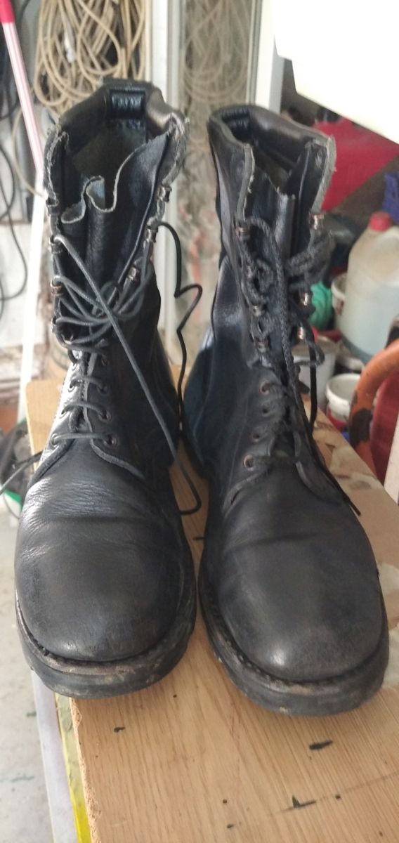 Botas militares talla 44.