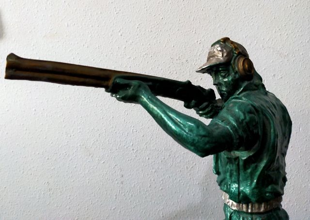 HERMOSISIMA FIGURA CAZADOR TIRADOR 63cm VINTAGE