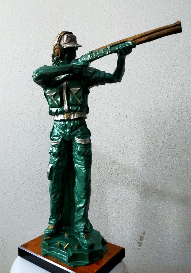 HERMOSISIMA FIGURA CAZADOR TIRADOR 63cm VINTAGE