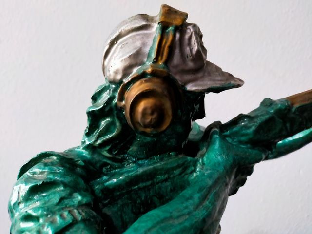 HERMOSISIMA FIGURA CAZADOR TIRADOR 63cm VINTAGE