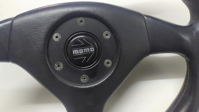 Volante Momo Cuero+piña VAG