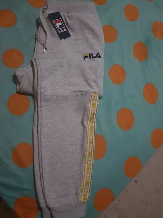 Pantalón chándal mujer fila de segunda mano por 16 EUR en Granada en  WALLAPOP