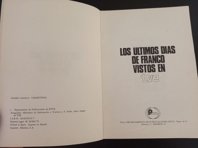 Pareja de libros antiguos sobre Franco