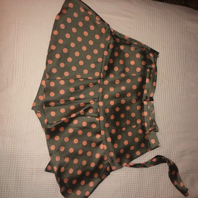 Shorts topos de Zara