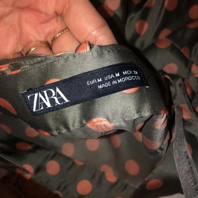 Shorts topos de Zara