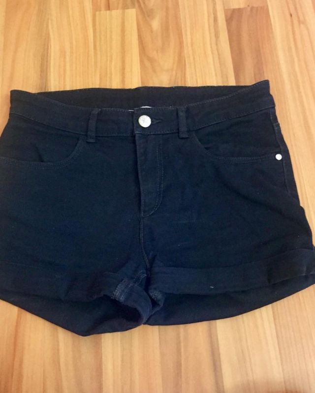 Pantalón Corto Negro