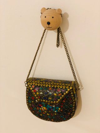 Clutch metálico pedrería Parfois de segunda mano por 25 EUR en Badalona en  WALLAPOP