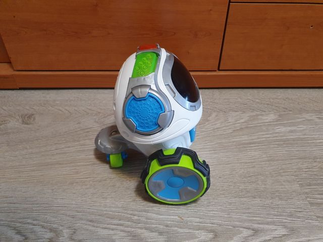 Movi super robot fisher price pilas incluidas