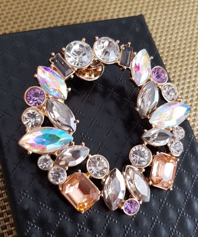 REBAJADO! Broche GRANDE con pedrería tipo pin 