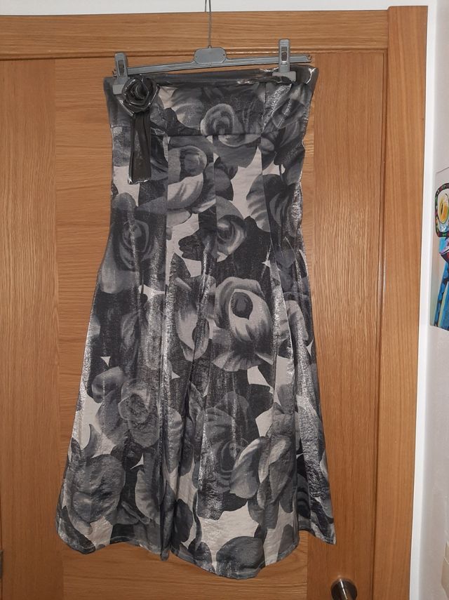 Vestido corto de fiesta gris