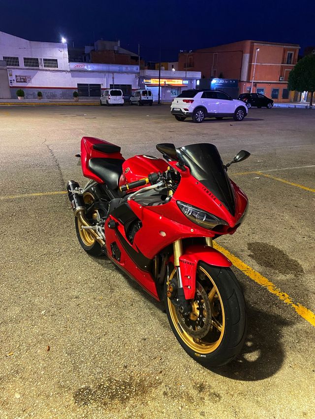 Yamaha r6 de segunda mano por 4.400 EUR en Villanueva
