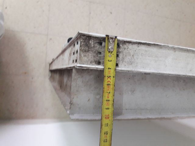 ventana y puerta con marco