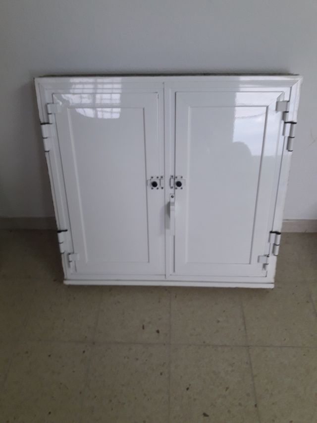 ventana y puerta con marco