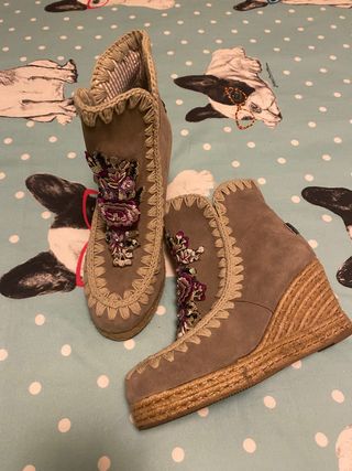 Botas Mou de segunda mano por 150 EUR en Ponferrada en WALLAPOP