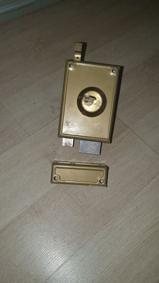Cerradura puerta exterior de segunda mano en WALLAPOP