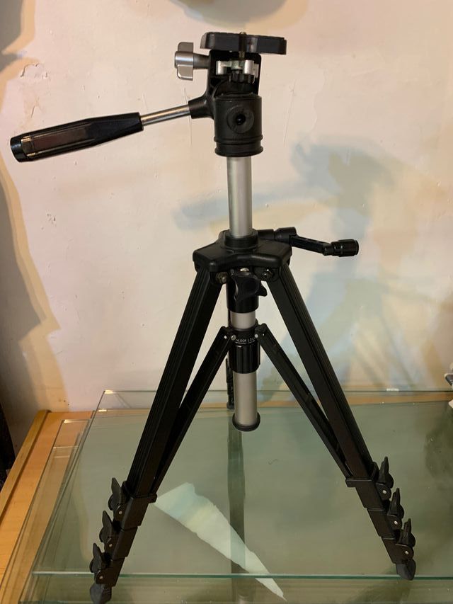 Tripode metalico para foto-video 150 a 39 cm