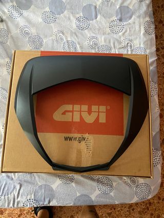 Tapa negra Givi maleta V47 de segunda mano por 10 EUR en Barcelona en  WALLAPOP