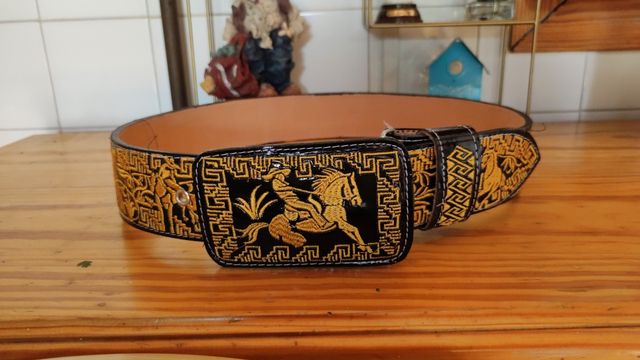 Cinturones de piel para Mariachis