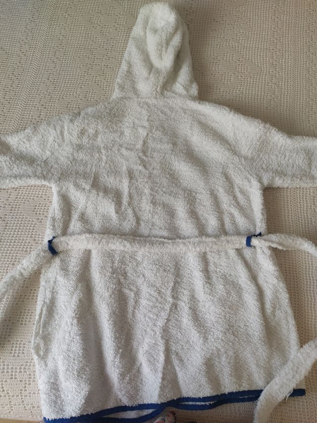 dos albornoces, talla 6 y talla 2