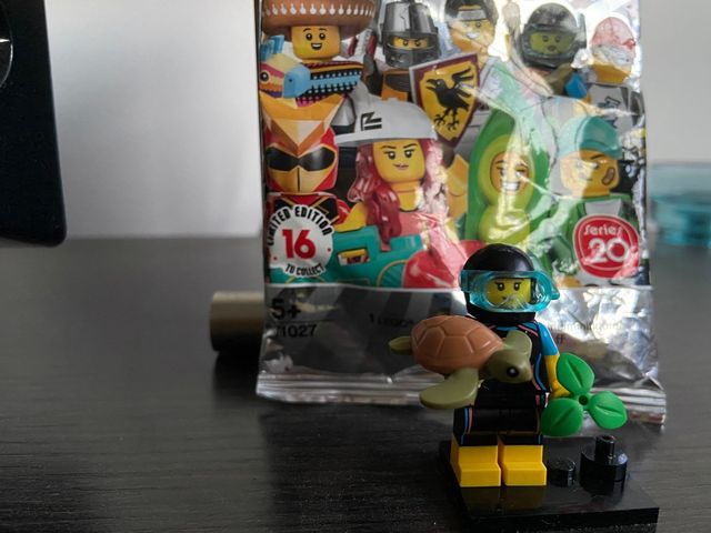 Minifigura lego serie 20 buceadora con tortuga