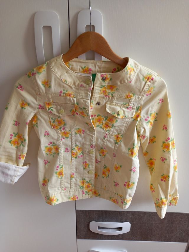 Cazadora vaquera Benetton preciosa.8-9 años