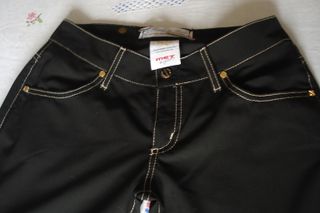 Pantalón negro costuras blancas marca MET de segunda mano por 15 EUR en  Gijón en WALLAPOP