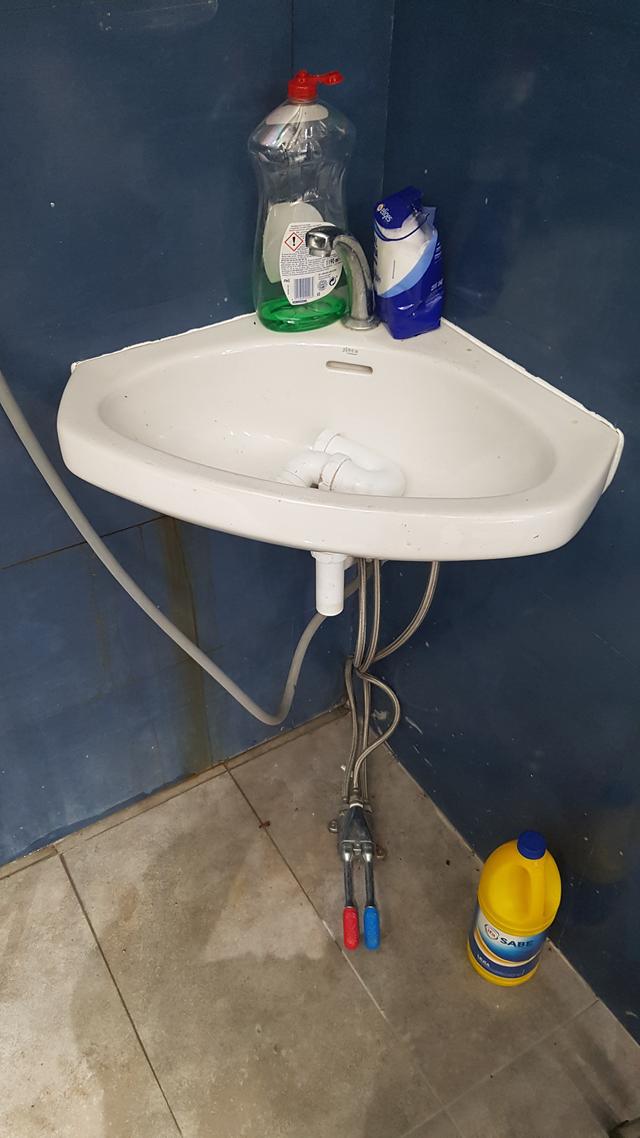 lavamanos con pedalera