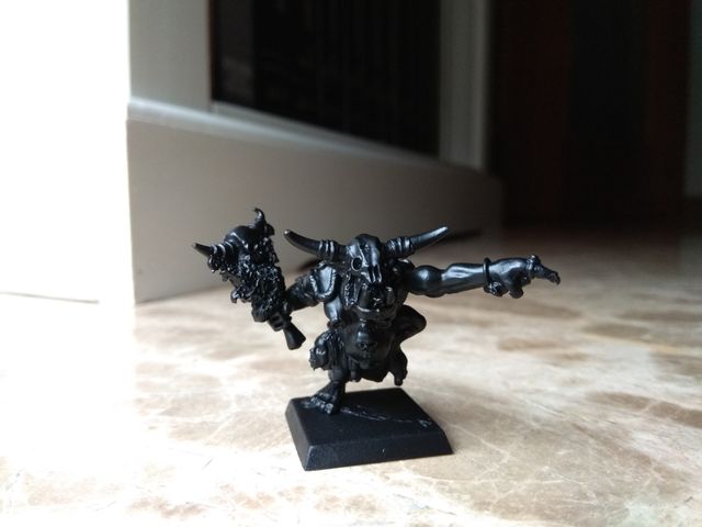 Chamán orco salvaje. Imprimado. Warhammer