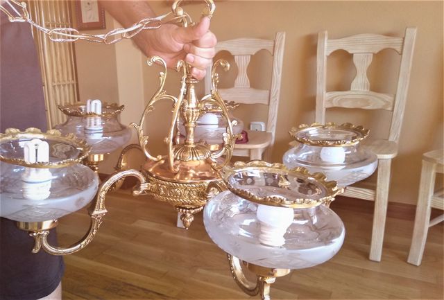 Lampara de bronce (siglo XX)