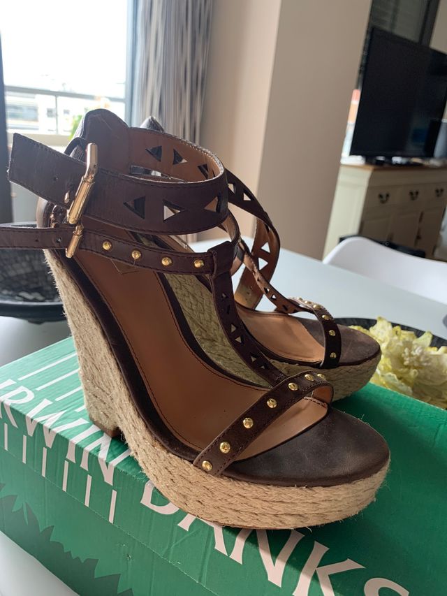 Sandalias cuña Stradivarius