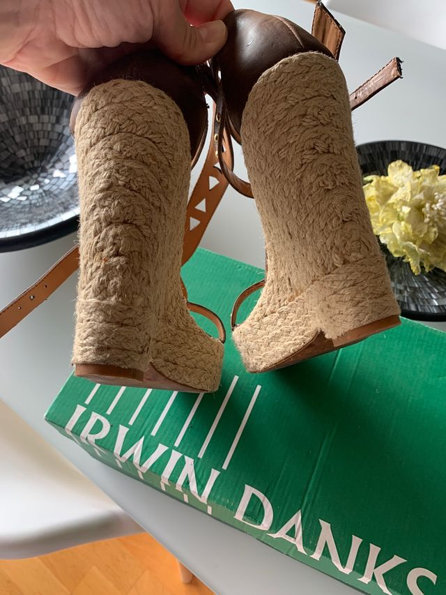 Sandalias cuña Stradivarius