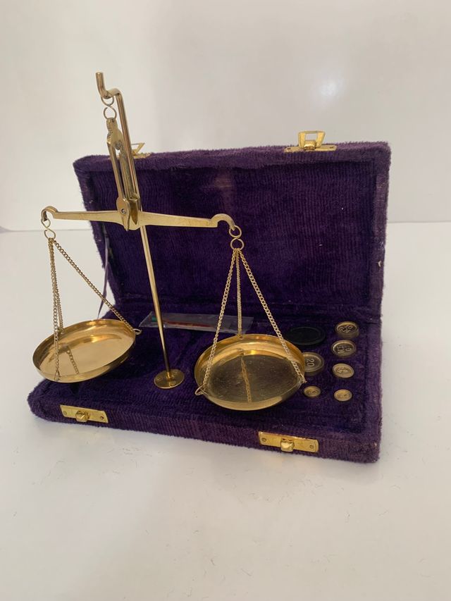 antigua balanza de joyería 
