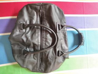 Bolsa de Viaje Piel Negro Zara de segunda mano por 15 EUR en Granada en  WALLAPOP