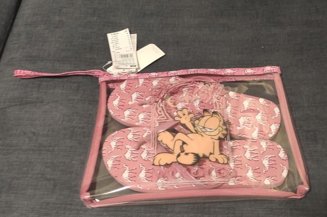 chanclas y neceser Women'Secret