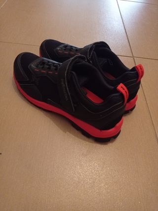 Zapatillas mtb pedales automáticos n° 40 de segunda mano por 12 EUR en  Granada en WALLAPOP