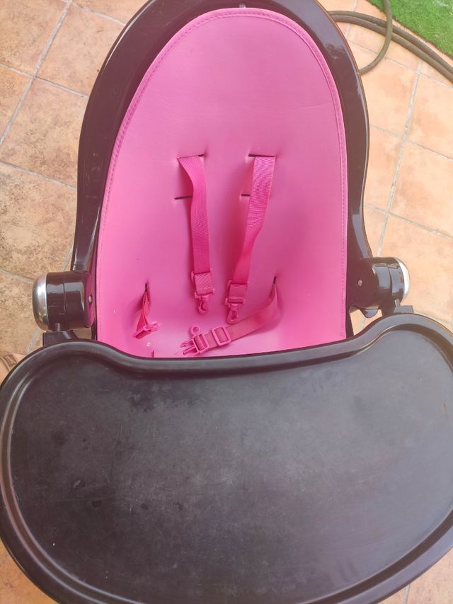 Trona Negra y Rosa marca Boom