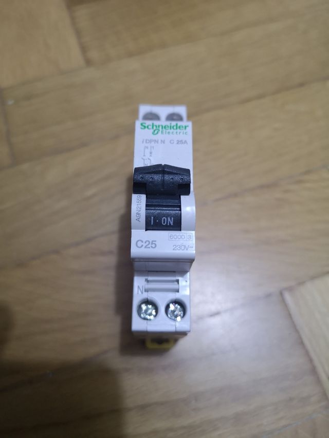 Interruttore magnetotermico automatico Schneider