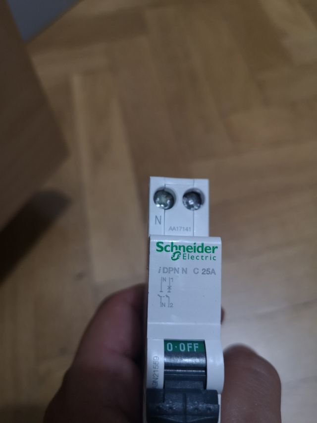 Interruttore magnetotermico automatico Schneider