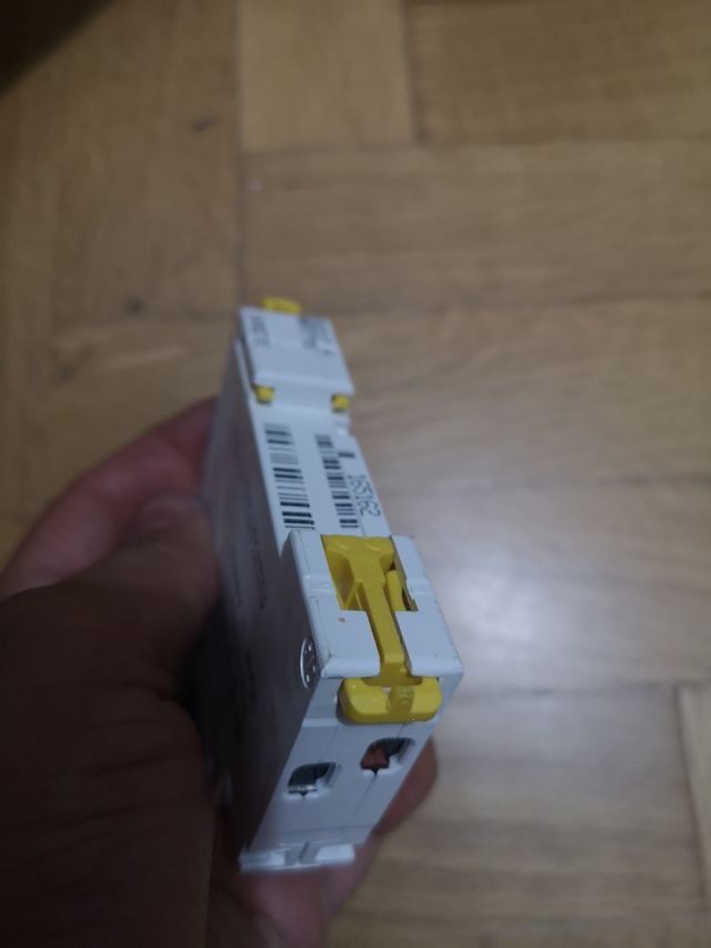 Schneider
Interruttore automatico magnetotermico