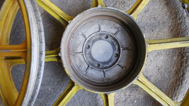 RUEDA TRASERA VESPINO/PIAGGIO