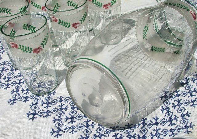 Antigua jarra de agua con juego de 6 vasos