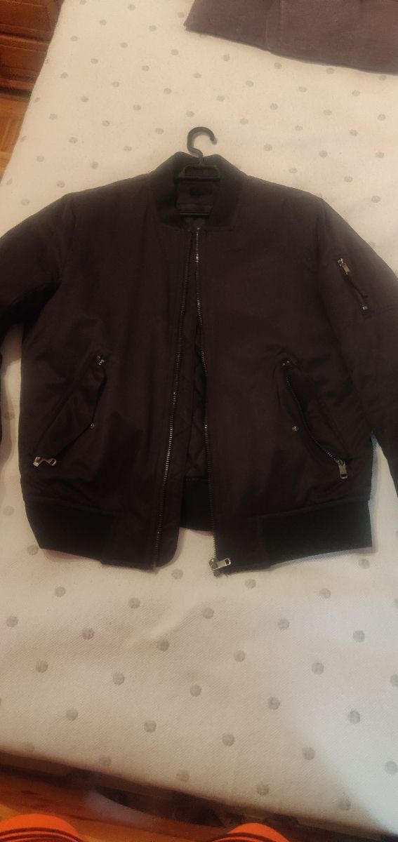 cazadora negra  de entretiempo